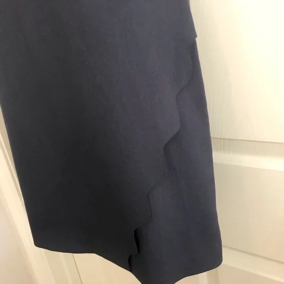 Loft Short Sleeve Scalloped Sheath Dress. Size 2 - Picture 3 of 5